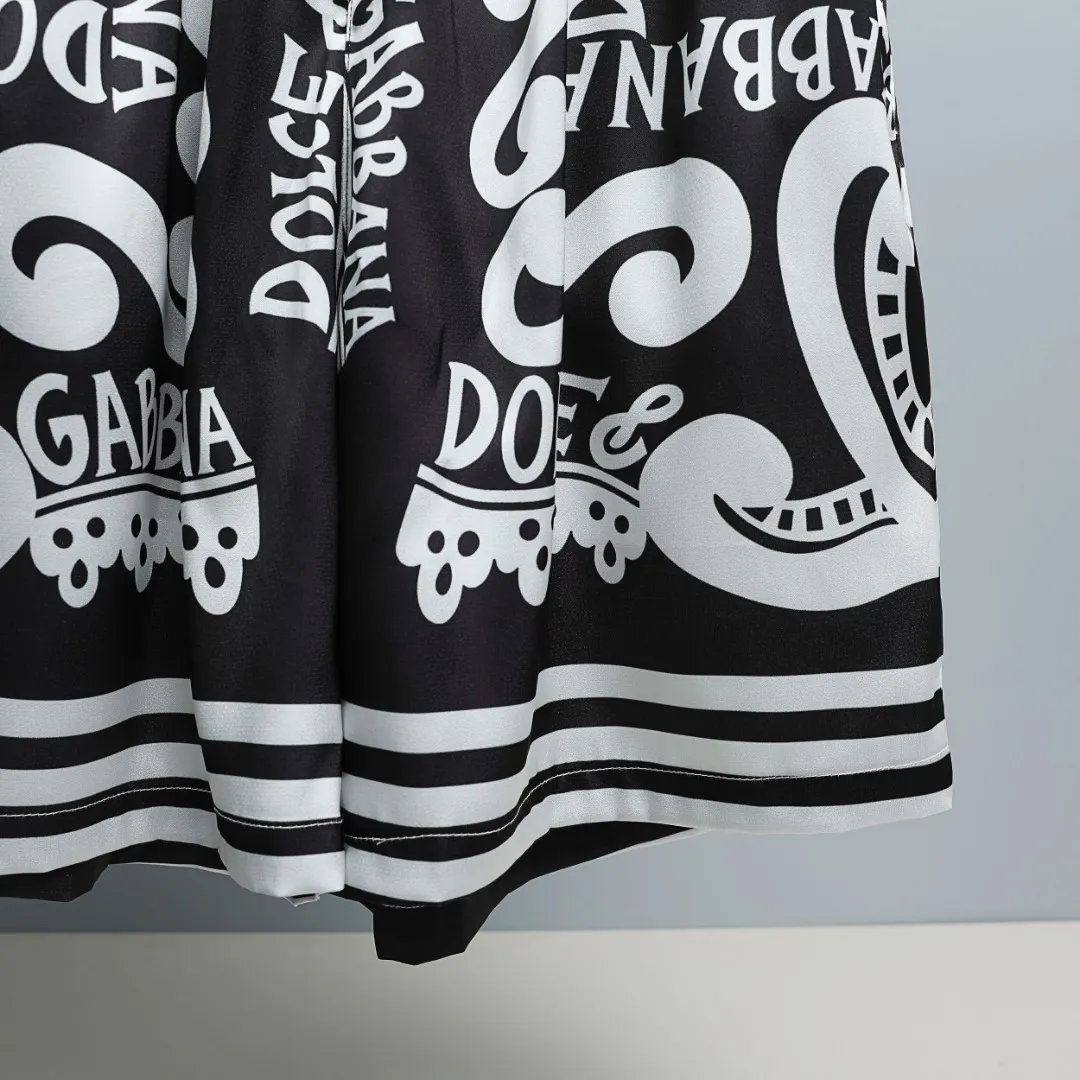 Dolce & Gabbana/ ， ， ， 。 Black White ， Classic ， 。 Retro 。 ， 。 Black White ， ， Classic 。 ， ， Classic 。 Size：S M L XL